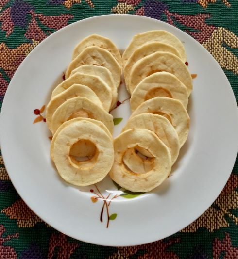 Plate of apples cut